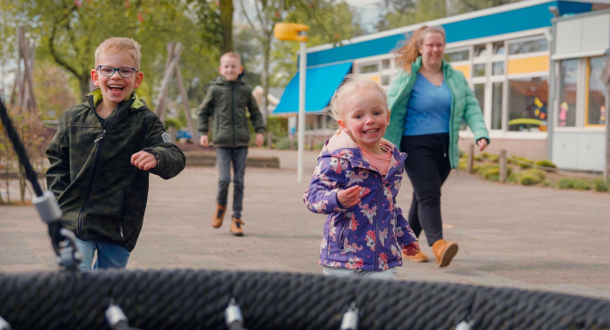 Kinderen spelen buiten